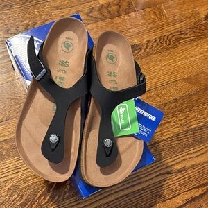 NWT Birkenstock Gizeh Black Vegan - size 40 regular